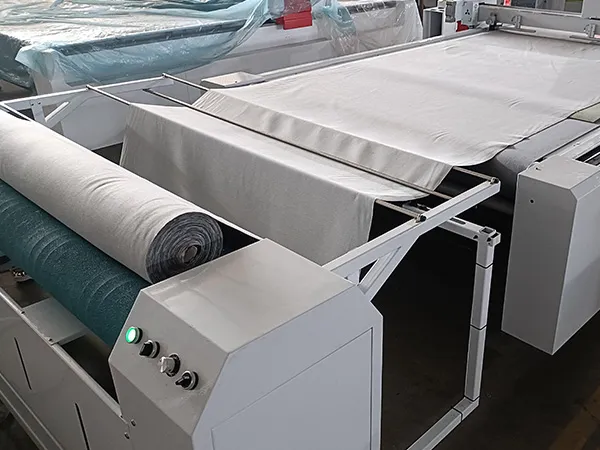 Automatic fabric cutting machine for bags