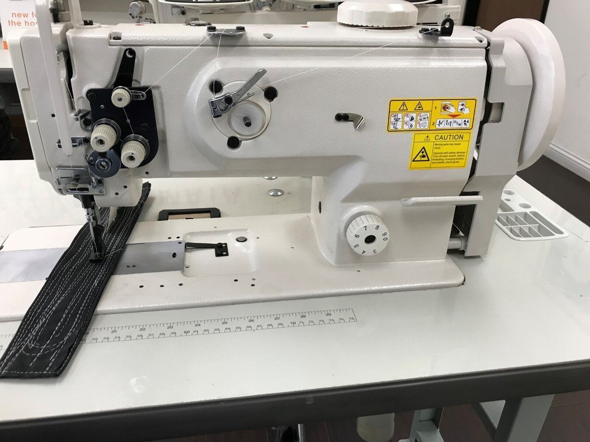 Industrial Lockstitch Sewing Machine